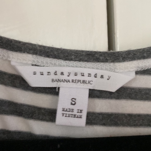 Banana Republic Luxespun Gray Grey White Striped Long Sleeve Curved Hem Modal - Picture 2 of 4